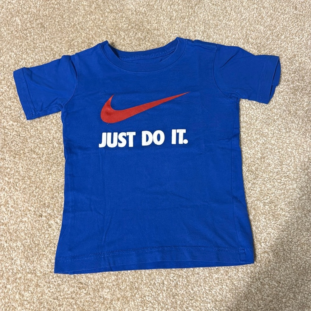 Nike t-shirt size 4
